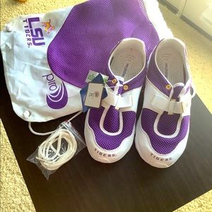 NWT Ladies Size 7 LSU tennis shoes